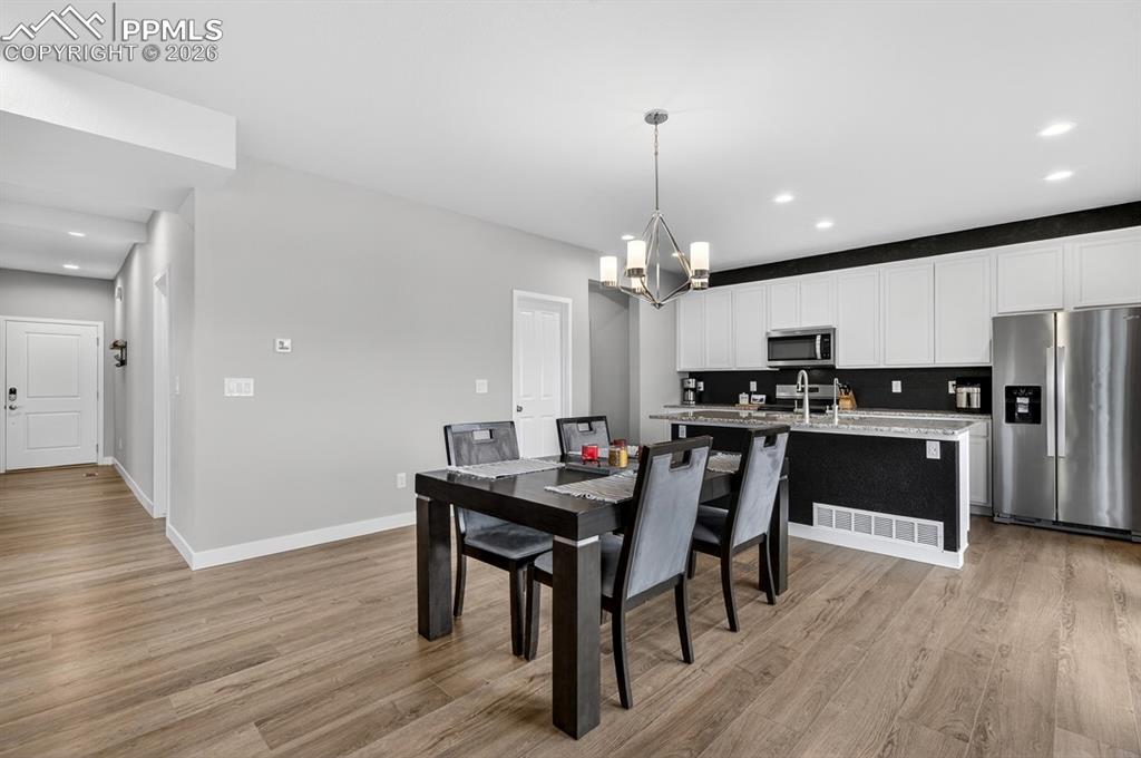 Image 13 of 50: Dining Area