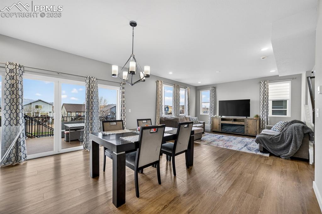 Image 16 of 50: Dining Area