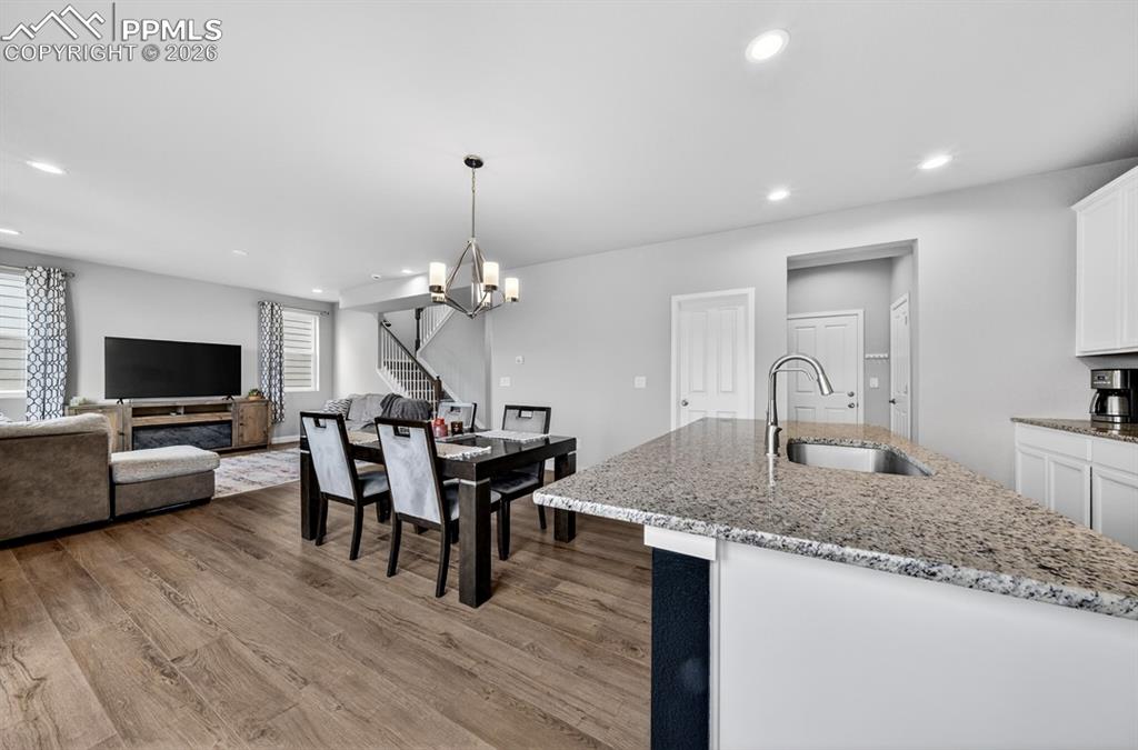 Image 17 of 50: Dining Area