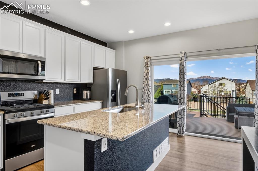 Image 26 of 50: Kitchen