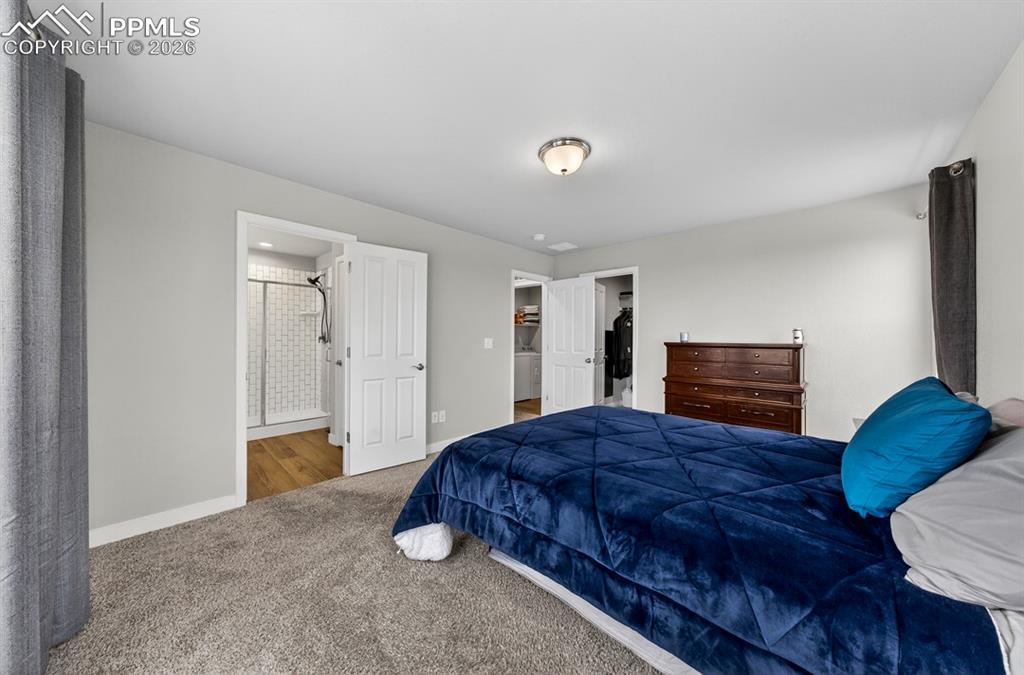 Image 28 of 50: Bedroom