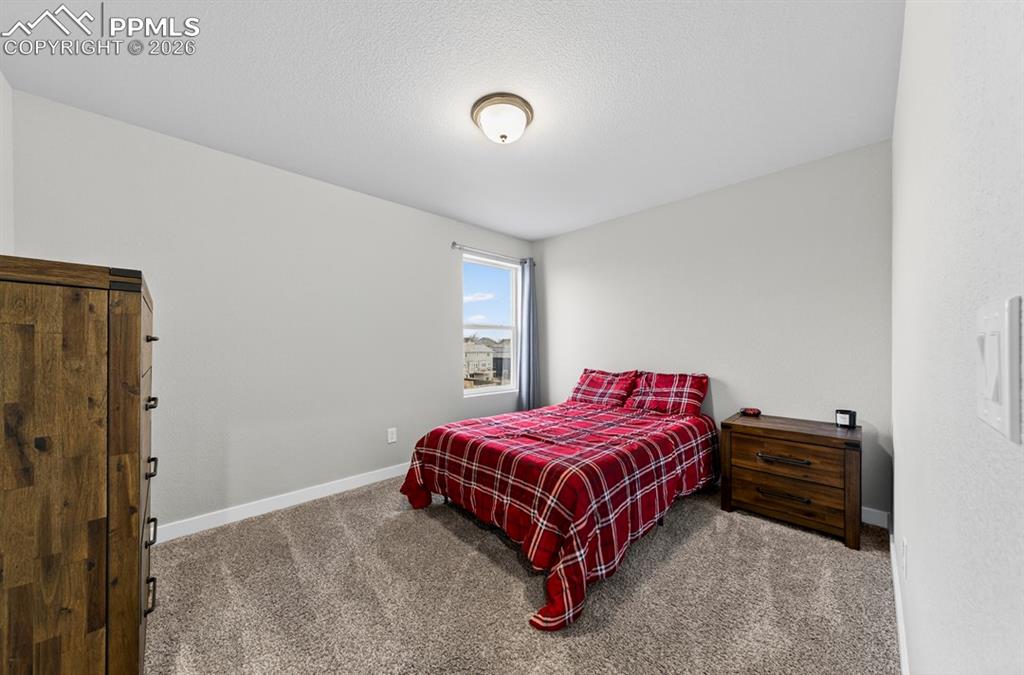 Image 36 of 50: Bedroom