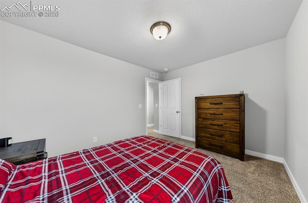 Image 37 of 50: Bedroom