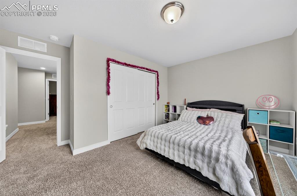 Image 38 of 50: Bedroom