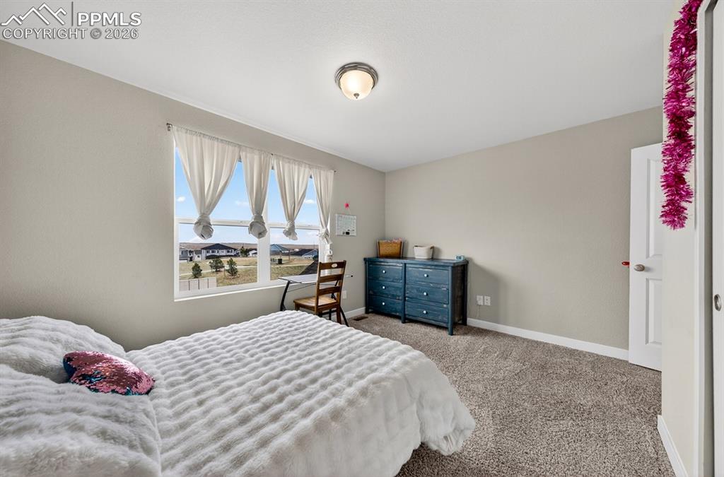 Image 39 of 50: Bedroom