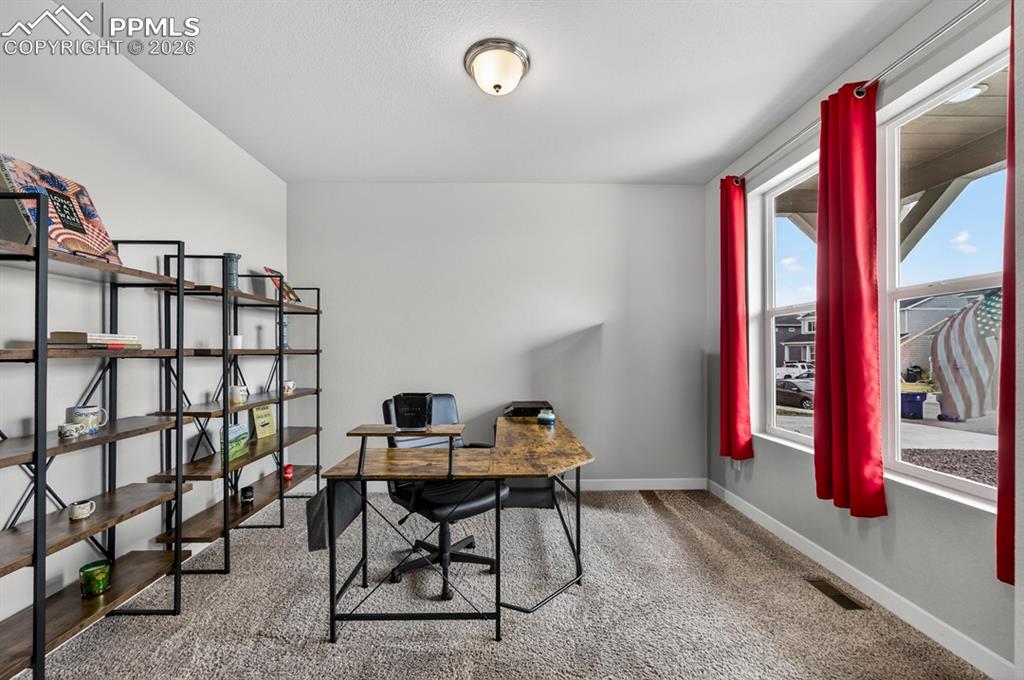 Image 4 of 50: Office