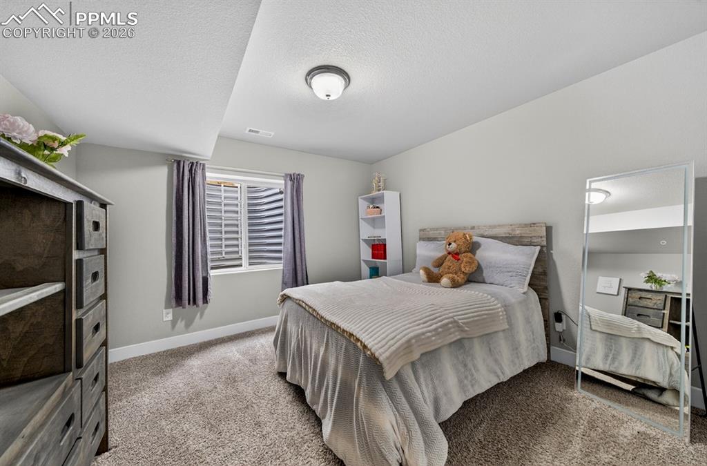 Image 41 of 50: Bedroom