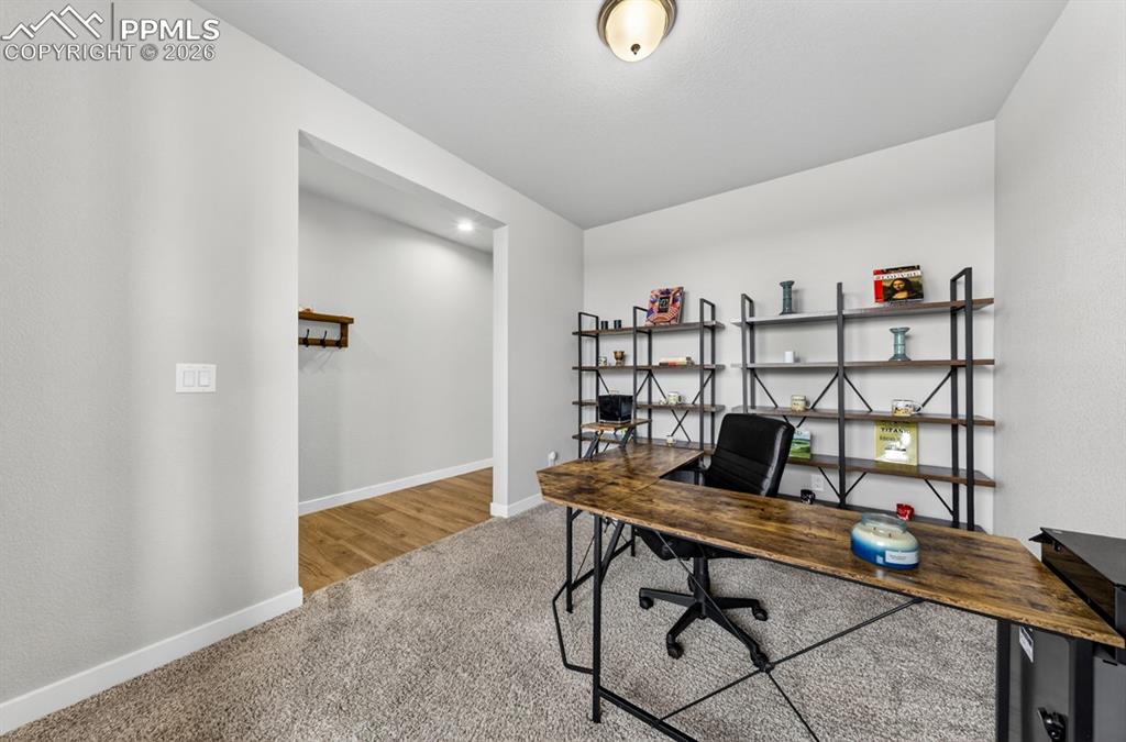 Image 5 of 50: Office