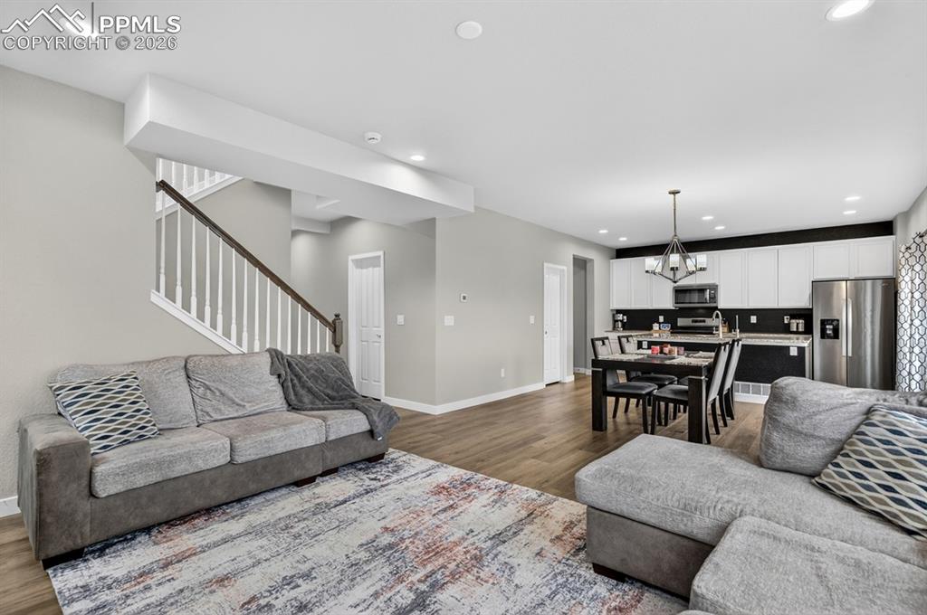 Image 8 of 50: Living Room