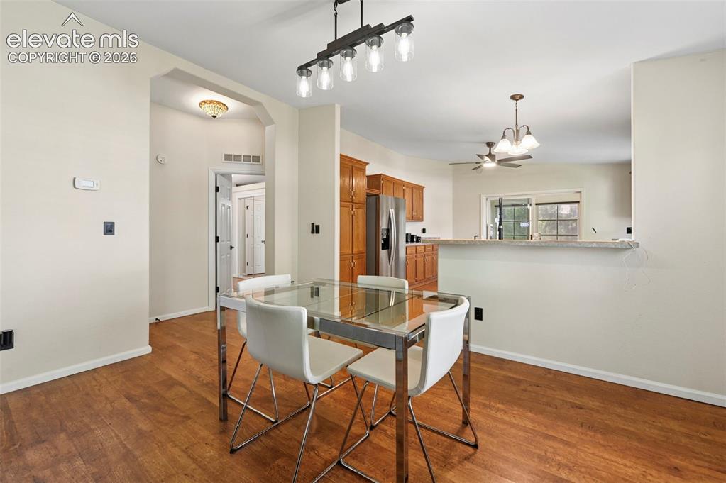 Image 14 of 33: Dining Area