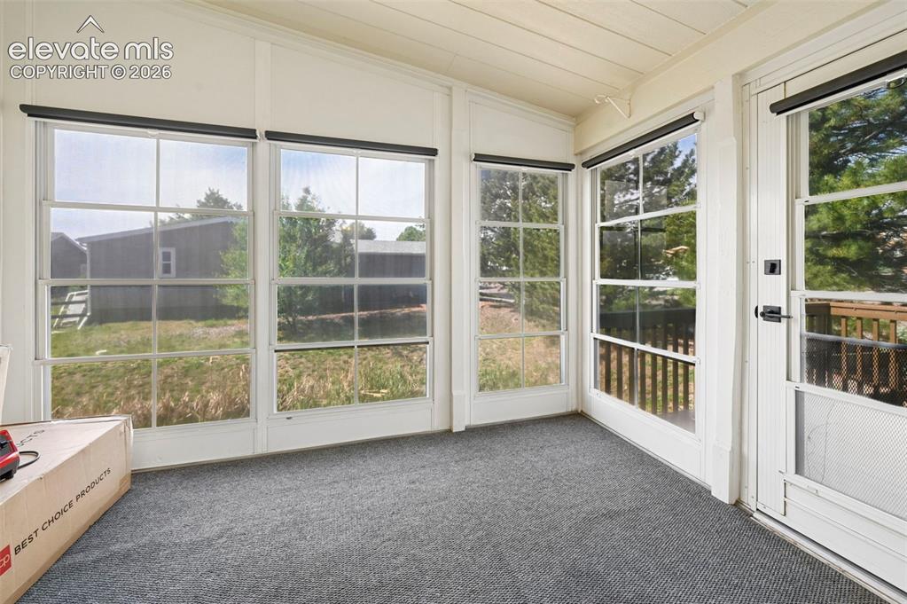 Image 19 of 33: Sun Room