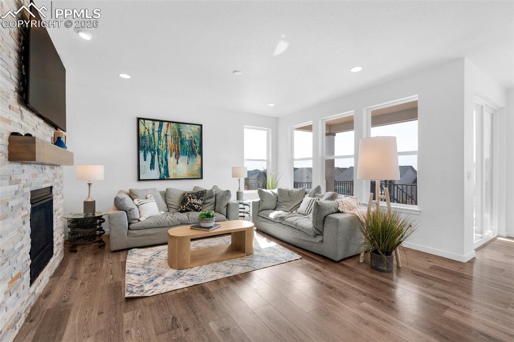 Image 10 of 50: Living Room