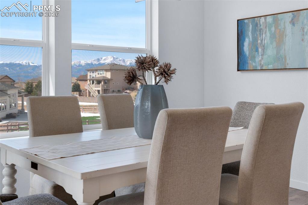 Image 14 of 50: Dining Area