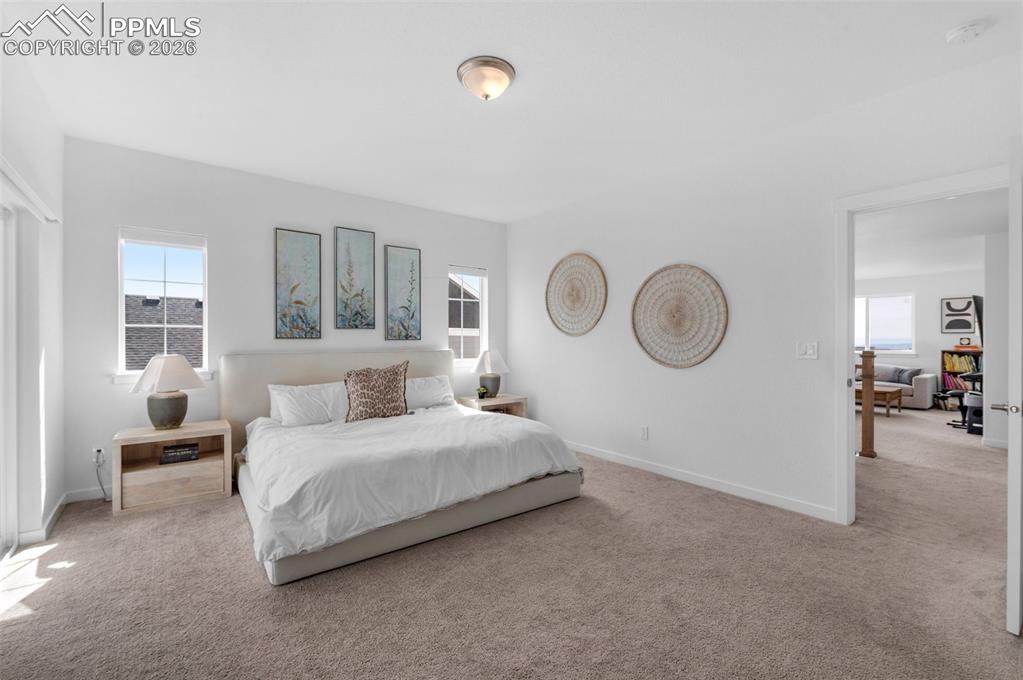 Image 19 of 50: Bedroom