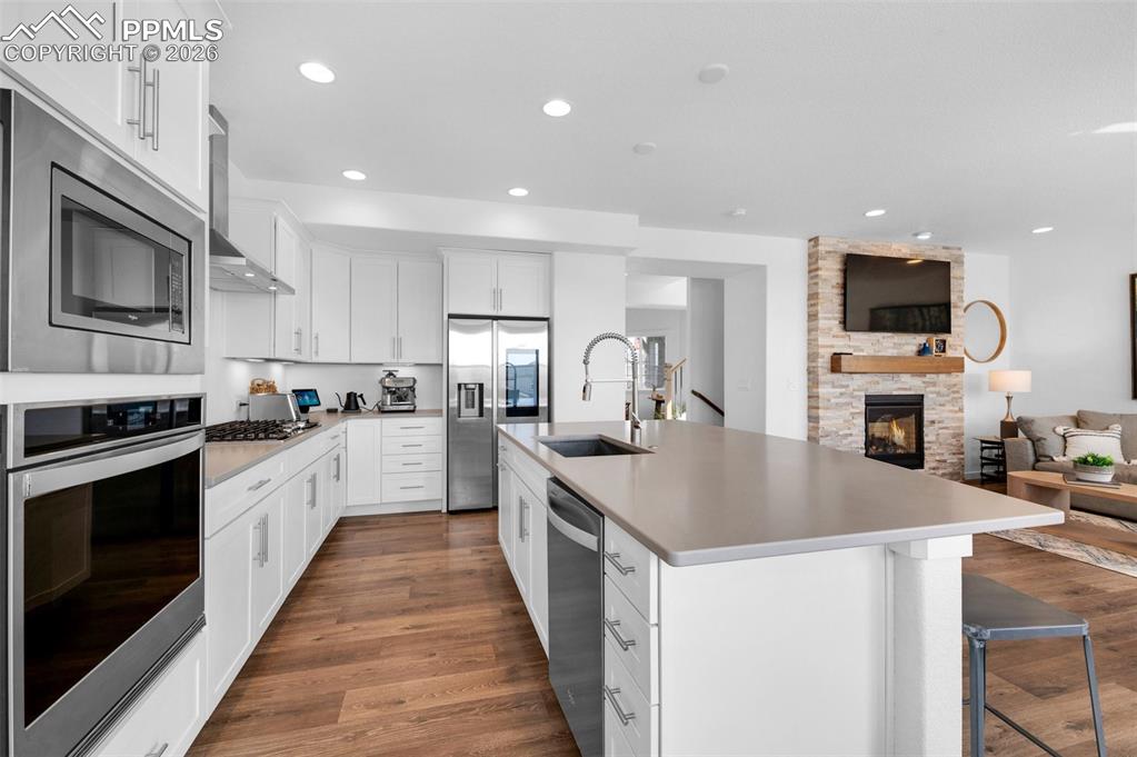 Image 8 of 50: Kitchen