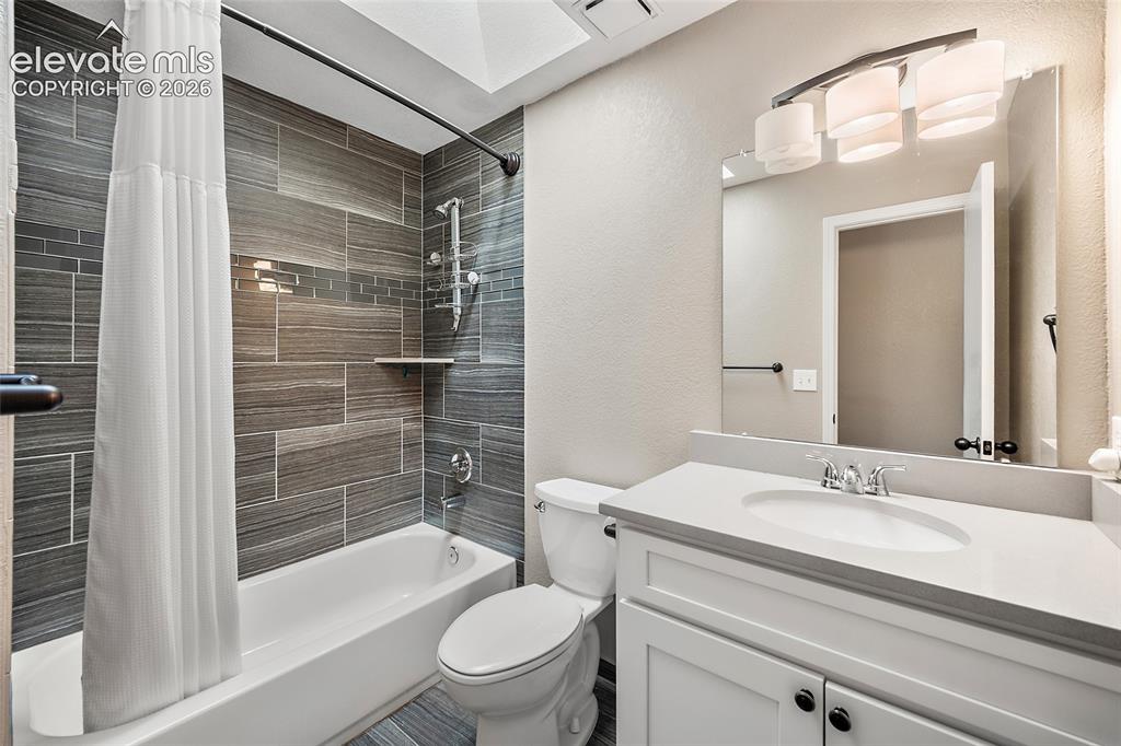 Image 38 of 48: Bathroom
