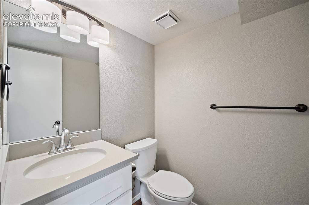 Image 42 of 48: Bathroom