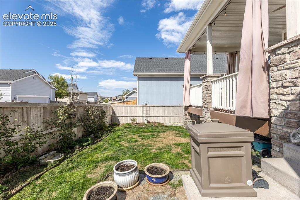 Image 12 of 42: Yard