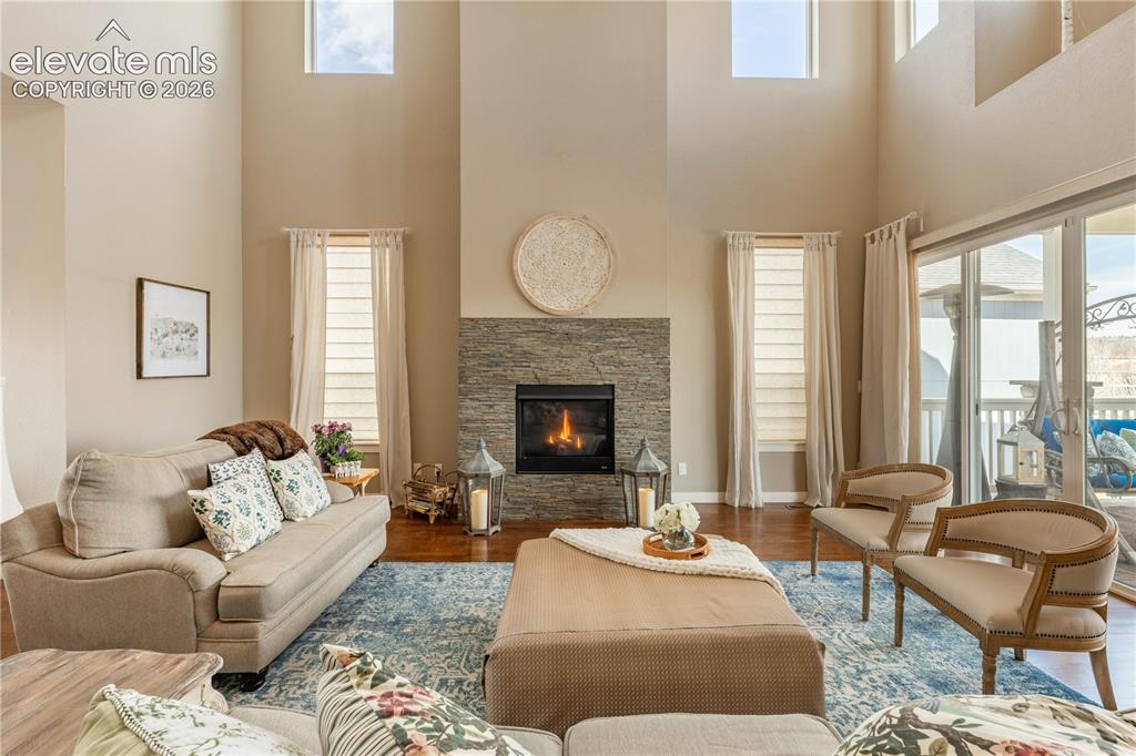 Image 15 of 42: Living Room