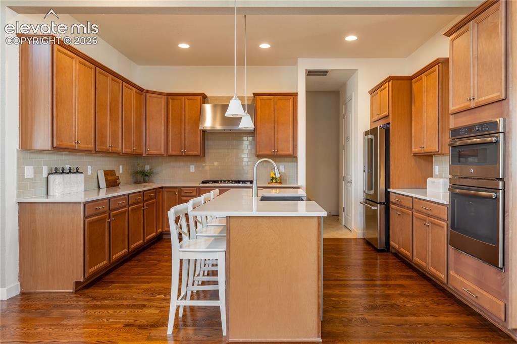 Image 18 of 42: Kitchen