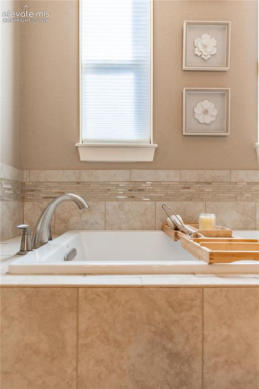 Image 31 of 42: Bathroom