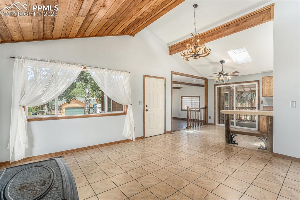 Image 9 of 35: Entry