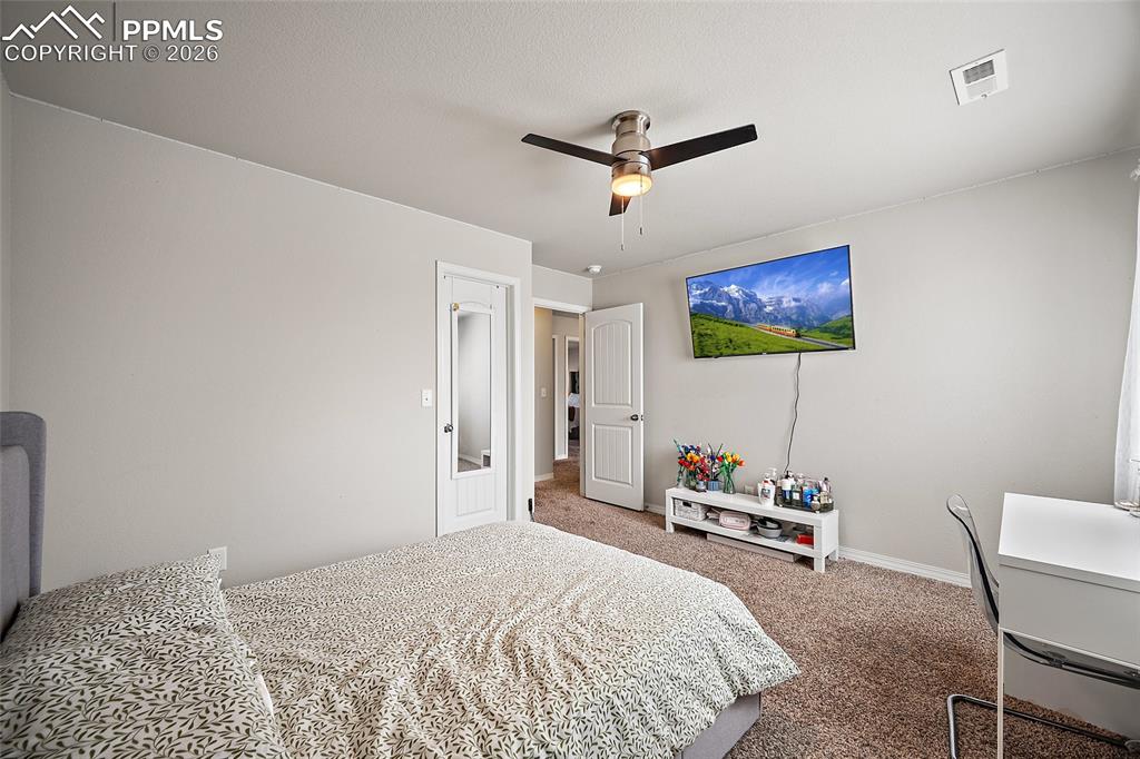 Image 23 of 29: Bedroom