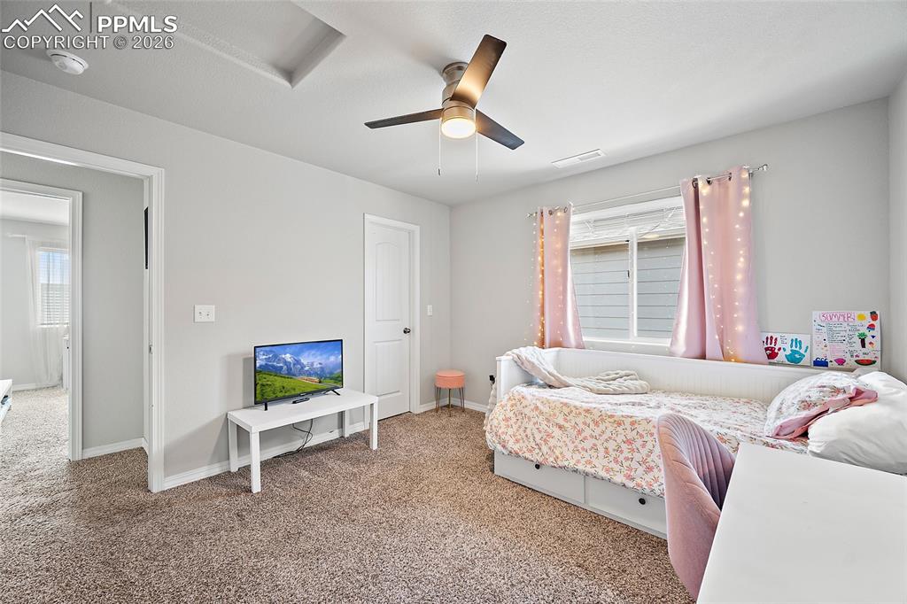 Image 25 of 29: Bedroom