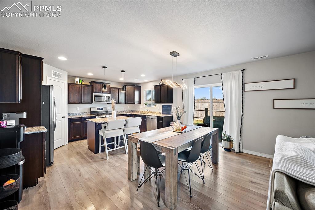 Image 9 of 29: Dining Area