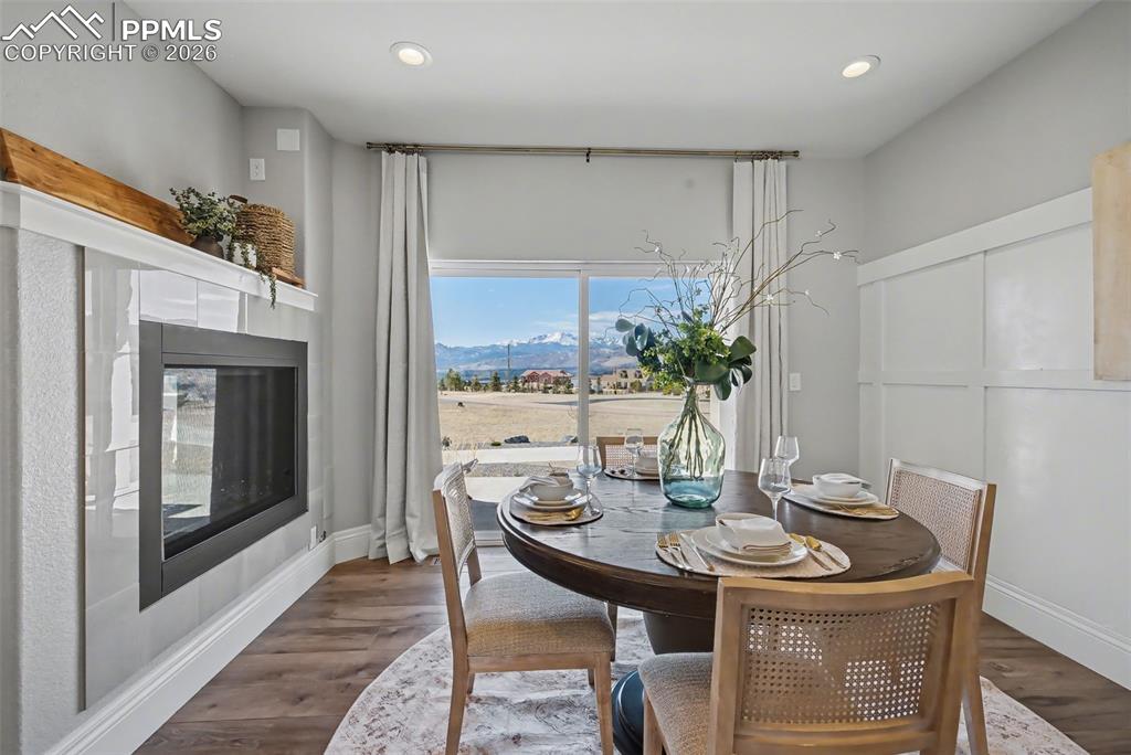 Image 10 of 50: Dining Area