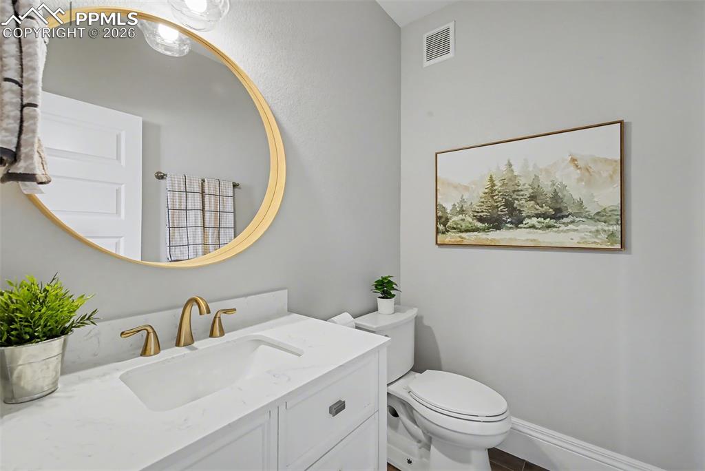 Image 18 of 50: Bathroom