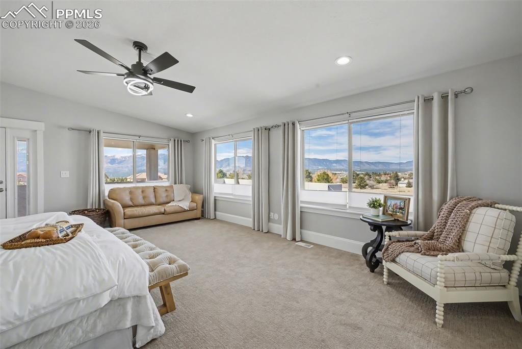 Image 24 of 50: Bedroom