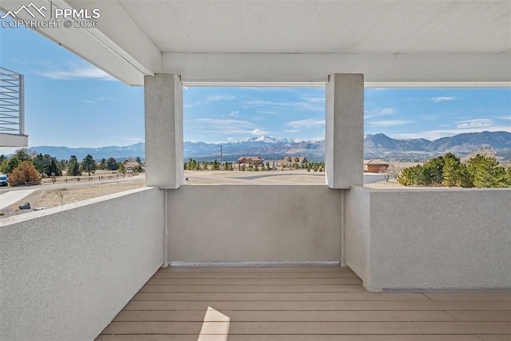 Image 26 of 50: Balcony