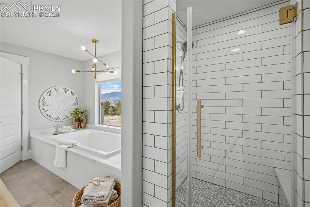 Image 30 of 50: Bathroom