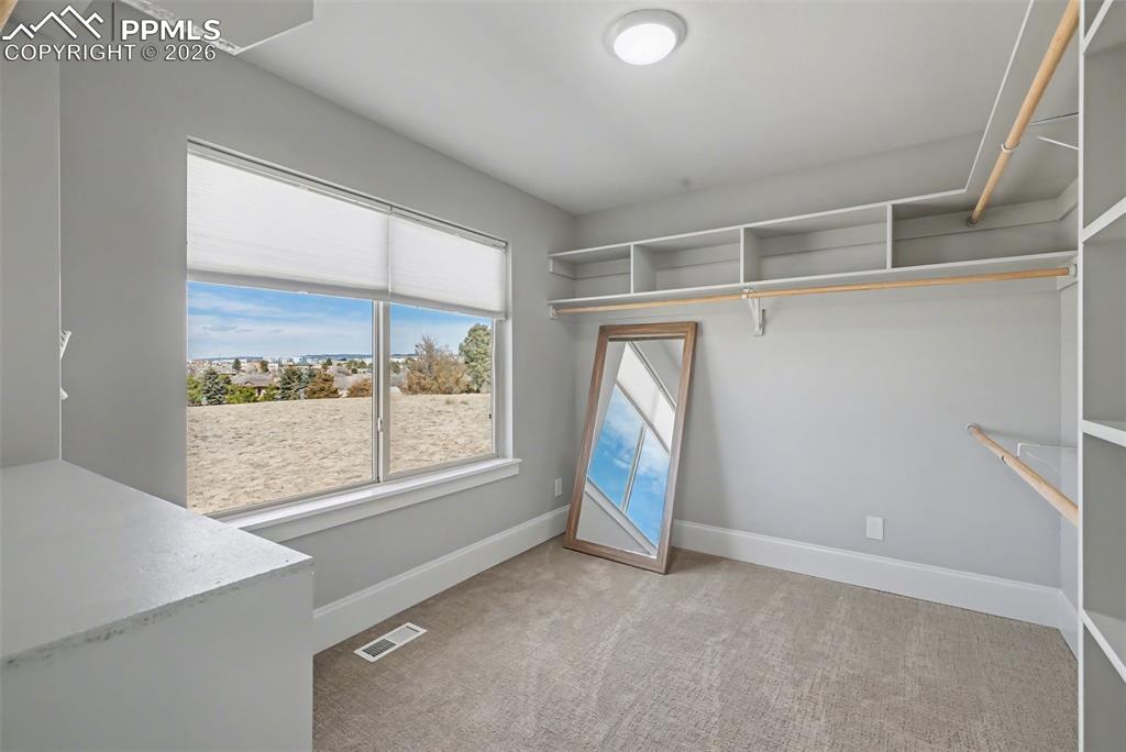 Image 31 of 50: Closet