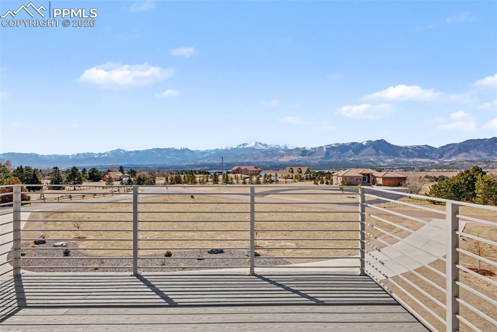 Image 37 of 50: Deck