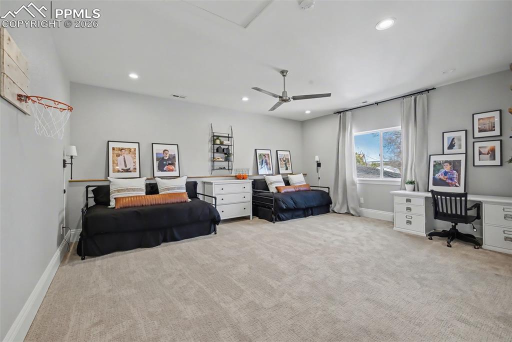 Image 38 of 50: Bedroom