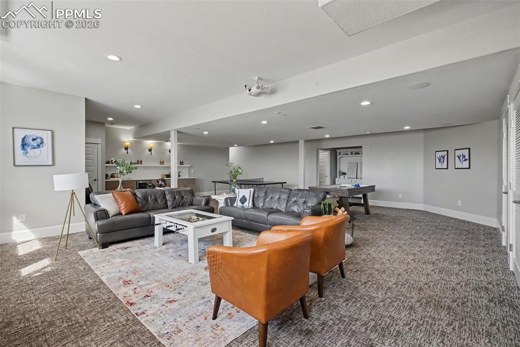 Image 40 of 50: Living Room