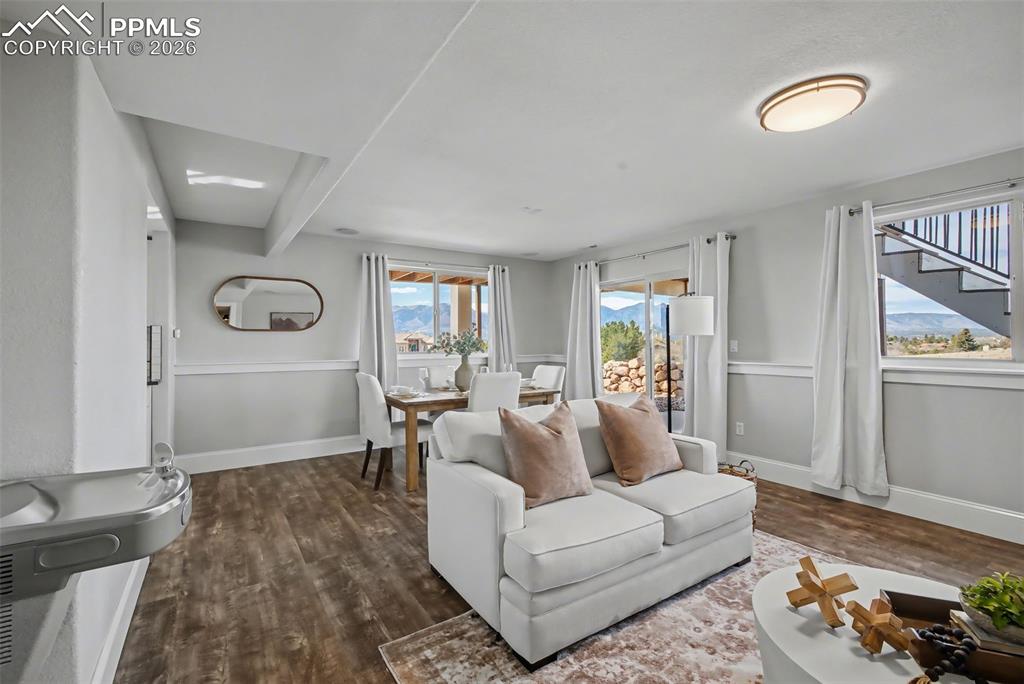 Image 46 of 50: Living Room