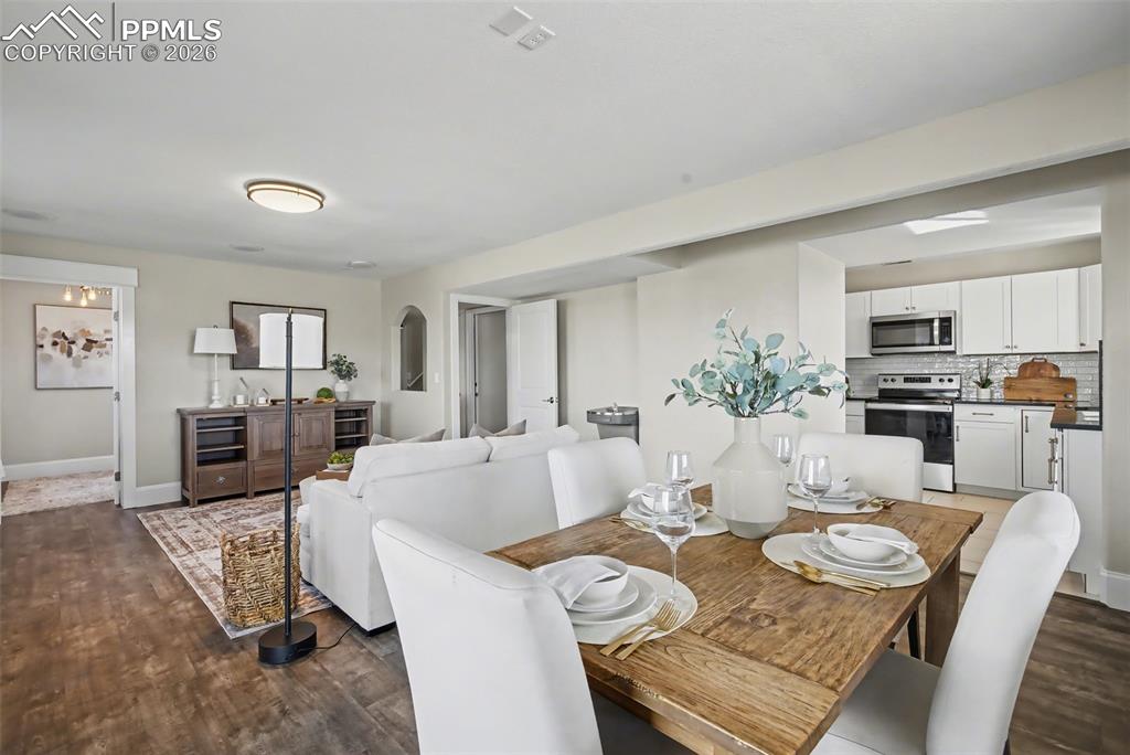 Image 47 of 50: Dining Area