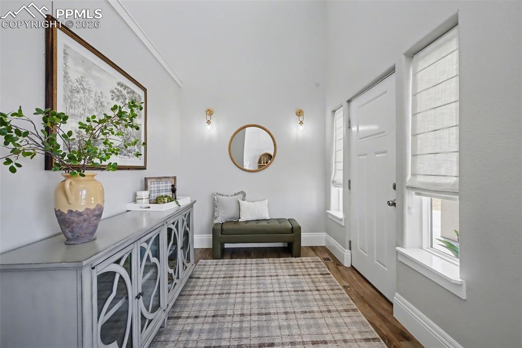 Image 5 of 50: Entry