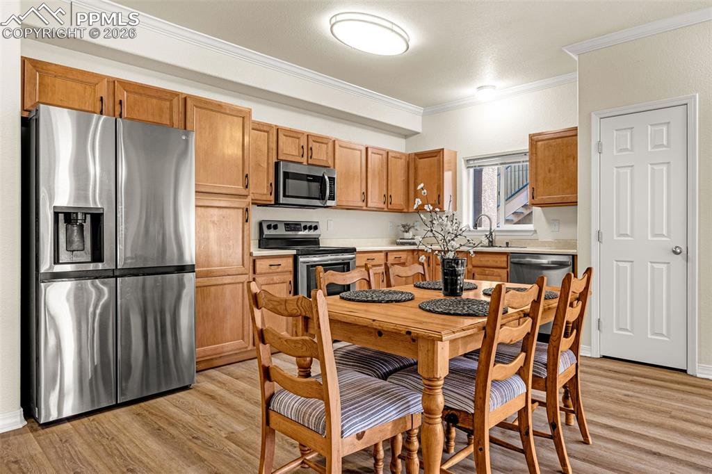 Image 10 of 31: Kitchen