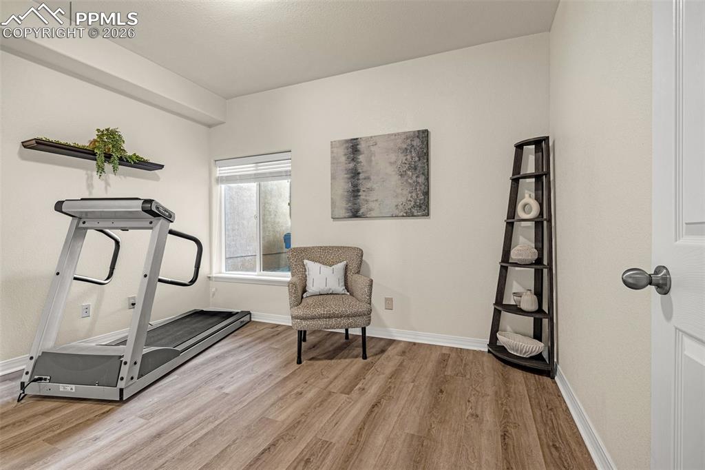 Image 16 of 31: Bedroom