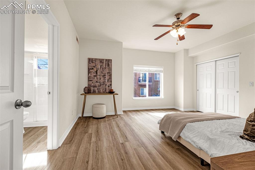 Image 17 of 31: Bedroom