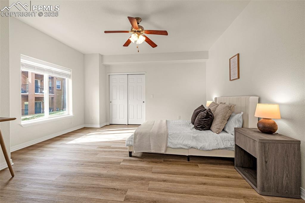 Image 19 of 31: Bedroom