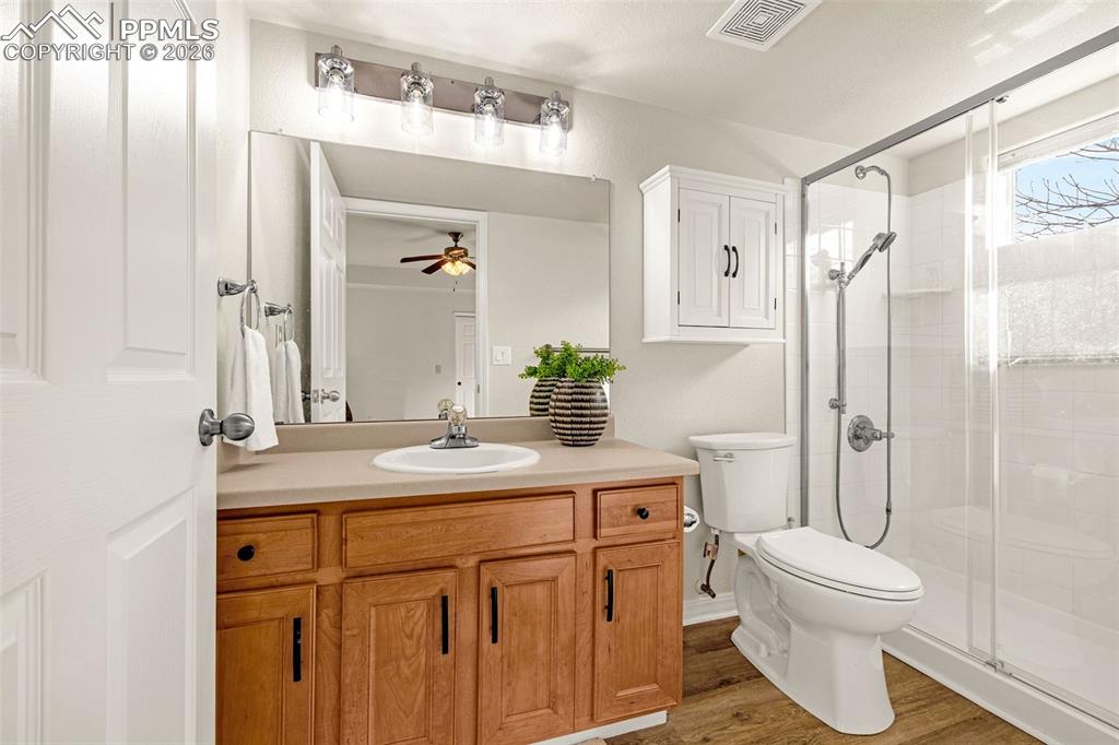 Image 20 of 31: Bathroom