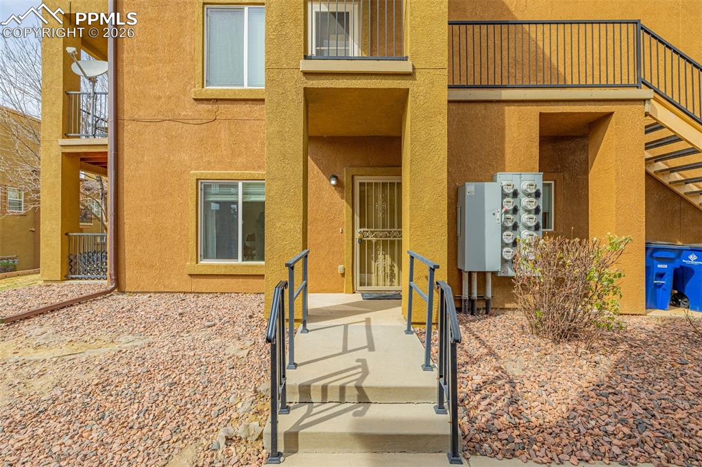 Image 31 of 31: Entry