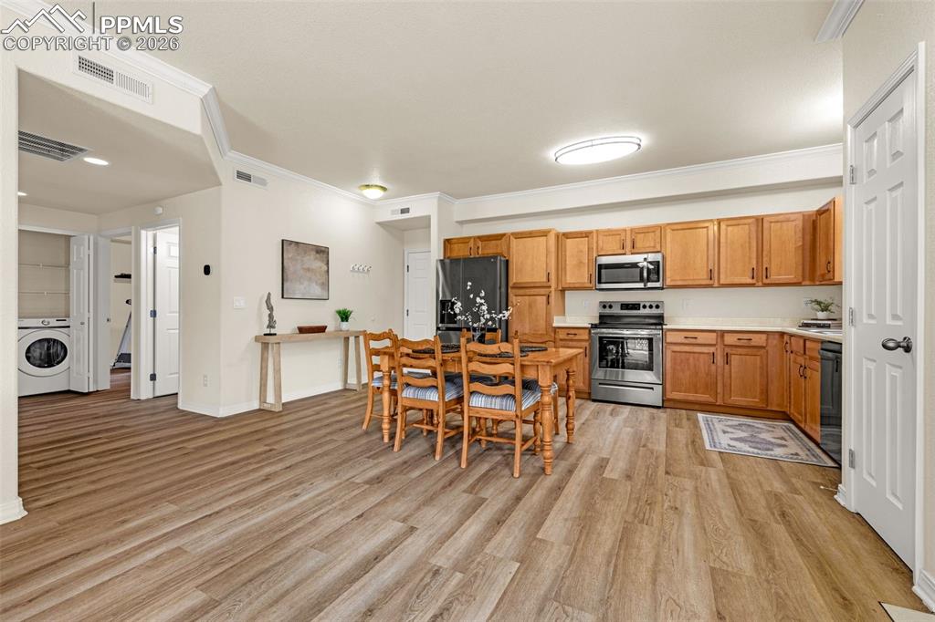 Image 8 of 31: Dining Area