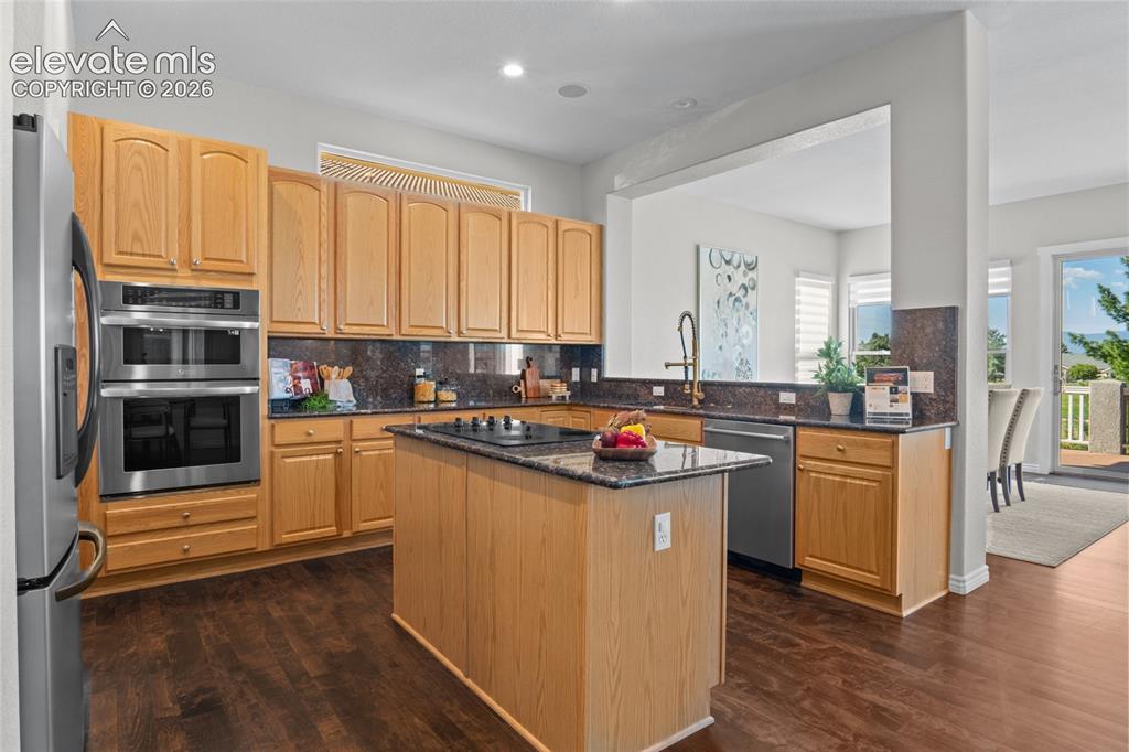 Image 10 of 44: Kitchen