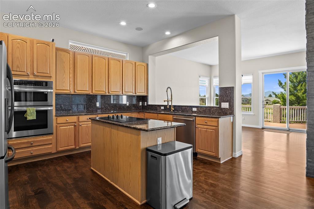 Image 18 of 50: Granite Counters with plenty of space to entertain